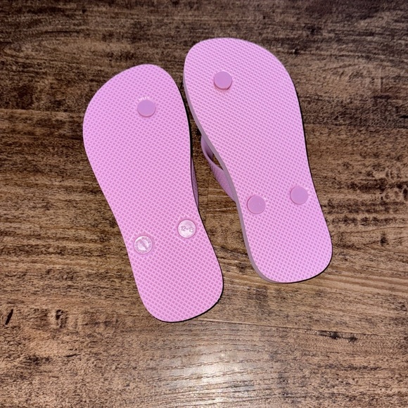 Rainbow 🌈 flip flops 🩴 toddler girls 12/13 - Picture 2 of 2
